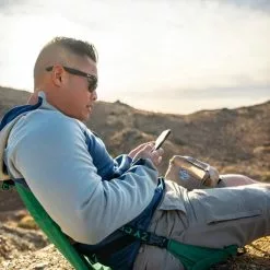 Crazy Creek The Chair Leaf Green/Black -Rod Tubes Verkoopwinkel Crazy Creek The Chair Leaf GreenBlack 5001 166 crazy creek chair demo6