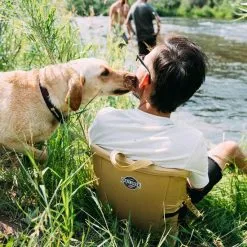 Crazy Creek The Chair Smokey Blue/Black 14 Crazy Creek The Chair Smokey Blue/Black -Rod Tubes Verkoopwinkel Crazy Creek The Chair Smokey Blue Black 5001 042 crazy creek chair demo2 6