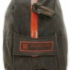 Fishpond Cabin Creek Toiletry Kit Peat Moss -Rod Tubes Verkoopwinkel Fishpond Cabin Creek Toiletry Kit Peat Moss CCTK PM cabin creek kit2