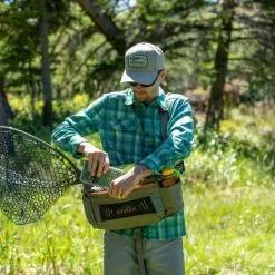 Fishpond Flathead Sling Pack -Rod Tubes Verkoopwinkel Fishpond Flathead Sling Pack FHSP G fhsp flies 1