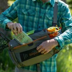 Fishpond Flathead Sling Pack -Rod Tubes Verkoopwinkel Fishpond Flathead Sling Pack FHSP G fhsp flies2 1