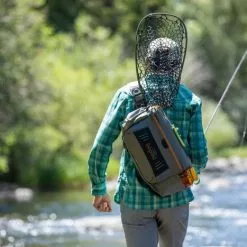 Fishpond Flathead Sling Pack -Rod Tubes Verkoopwinkel Fishpond Flathead Sling Pack FHSP G fhsp onriver 1