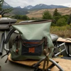 Fishpond Thunderhead Roll Top Duffel Yucca -Rod Tubes Verkoopwinkel Fishpond Thunderhead Roll Top Duffel Yucca TRTD Y thunderhead rolltop duffel boat