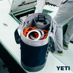 YETI Camino 35 L Carryall Storm Grey 18 YETI Camino 35 L Carryall Storm Grey -Rod Tubes Verkoopwinkel YETI Camino 35 L Carryall Storm Grey SKU 0531 SGR div bags 23