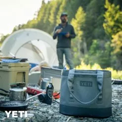 YETI Camino 35 L Carryall Storm Grey 17 YETI Camino 35 L Carryall Storm Grey -Rod Tubes Verkoopwinkel YETI Camino 35 L Carryall Storm Grey SKU 0531 SGR div bags 9