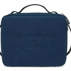 YETI Daytrip Lunch Box Navy -Rod Tubes Verkoopwinkel YETI Daytrip Lunch Box Navy SKU E155 NVY 191449 daytrip lunchbox navy back 1680x1024 2 1ab90ea8 450d 41fd 8f57 486444c6446d 1024x1024@2x 1