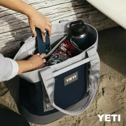 YETI Rambler 10oz Tumbler Navy 14 YETI Rambler 10oz Tumbler Navy -Rod Tubes Verkoopwinkel YETI Rambler 10oz Tumbler Navy SKU 0315 NVY div bags 27