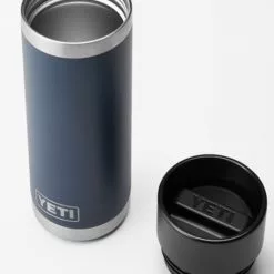 YETI Rambler 18oz HotShot Bottle Navy 10 YETI Rambler 18oz HotShot Bottle Navy -Rod Tubes Verkoopwinkel YETI Rambler 18oz HotShot Bottle Navy SKU 0318 NVY rambler 18 oz hotshot bottle navy sku 0318 nvy 2