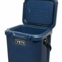 YETI Roadie 24 Cool Box Navy -Rod Tubes Verkoopwinkel YETI Roadie 24 Cool Box Navy SKU 0111 NVY yeti roadie 24 cool box navy3