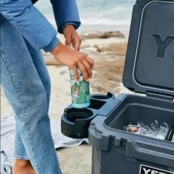 YETI Roadie 48 Wheeled Cool Box Charcoal -Rod Tubes Verkoopwinkel YETI Roadie 48 Wheeled Cool Box Charcoal SKU 0121 CHA sku 0121 cha 15