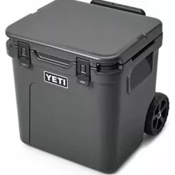 YETI Roadie 48 Wheeled Cool Box Charcoal -Rod Tubes Verkoopwinkel YETI Roadie 48 Wheeled Cool Box Charcoal SKU 0121 CHA sku 0121 cha 4
