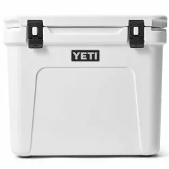 YETI Roadie 60 Wheeled Cool Box White -Rod Tubes Verkoopwinkel YETI Roadie 60 Wheeled Cool Box White SKU 0122 WHI wholesale hard coolers roadie 60 white front 7058 2400x2400 84ec0a45 bfea 4aeb a0f9 75f101648cfa