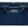 YETI Tundra 35 Cool Box Navy 1 YETI Tundra 35 Cool Box Navy -Rod Tubes Verkoopwinkel YETI Tundra 35 Cool Box Navy SKU 0102 NVY yeti tundra 35 cool box navy3