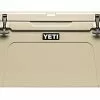 YETI Tundra 75 Cool Box Tan -Rod Tubes Verkoopwinkel YETI Tundra 75 Cool Box Tan SKU 0105 TAN 170545 yeti tundra 75t f 2400x2400 b