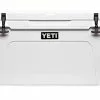 YETI Tundra 75 Cool Box White 1 YETI Tundra 75 Cool Box White -Rod Tubes Verkoopwinkel YETI Tundra 75 Cool Box White SKU 0105 WHI 170545 yeti tundra 75w f 2400x2400 b