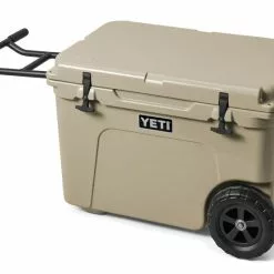 YETI Tundra Haul Wheeled Cool Box Tan 10 YETI Tundra Haul Wheeled Cool Box Tan -Rod Tubes Verkoopwinkel YETI Tundra Haul Wheeled Cool Box Tan SKU 0106 TAN tundra haul tan 3qtr handle up lid down 3390 b 2