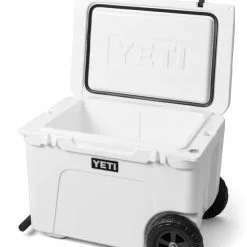 YETI Tundra Haul Wheeled Cool Box White 11 YETI Tundra Haul Wheeled Cool Box White -Rod Tubes Verkoopwinkel YETI Tundra Haul Wheeled Cool Box White SKU 0106 WHI tundra haul white 3qtr handle down lid up 3399 b 2